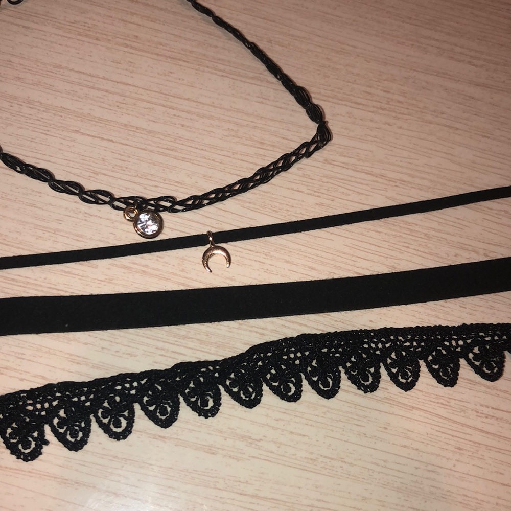 Black choker set